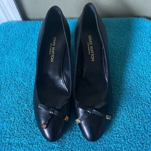 Louis Vuitton Uniform Black Pumps Heels with Gold-Tone Logo Accents Authentic